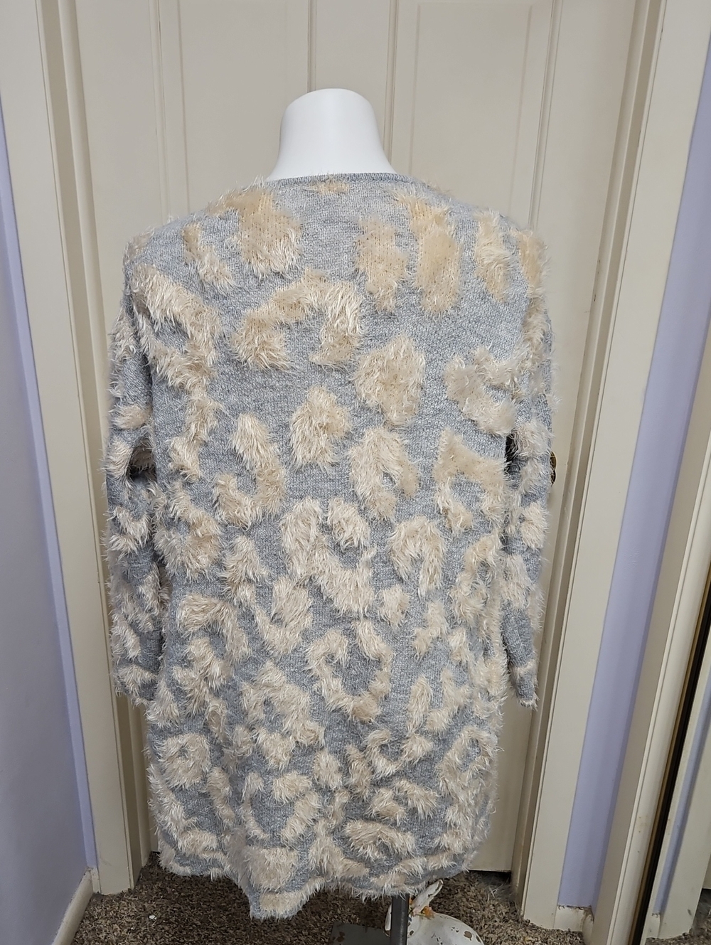 Uniq Fluffy Soft Knit In Light Gray Cat Animal Print View 2